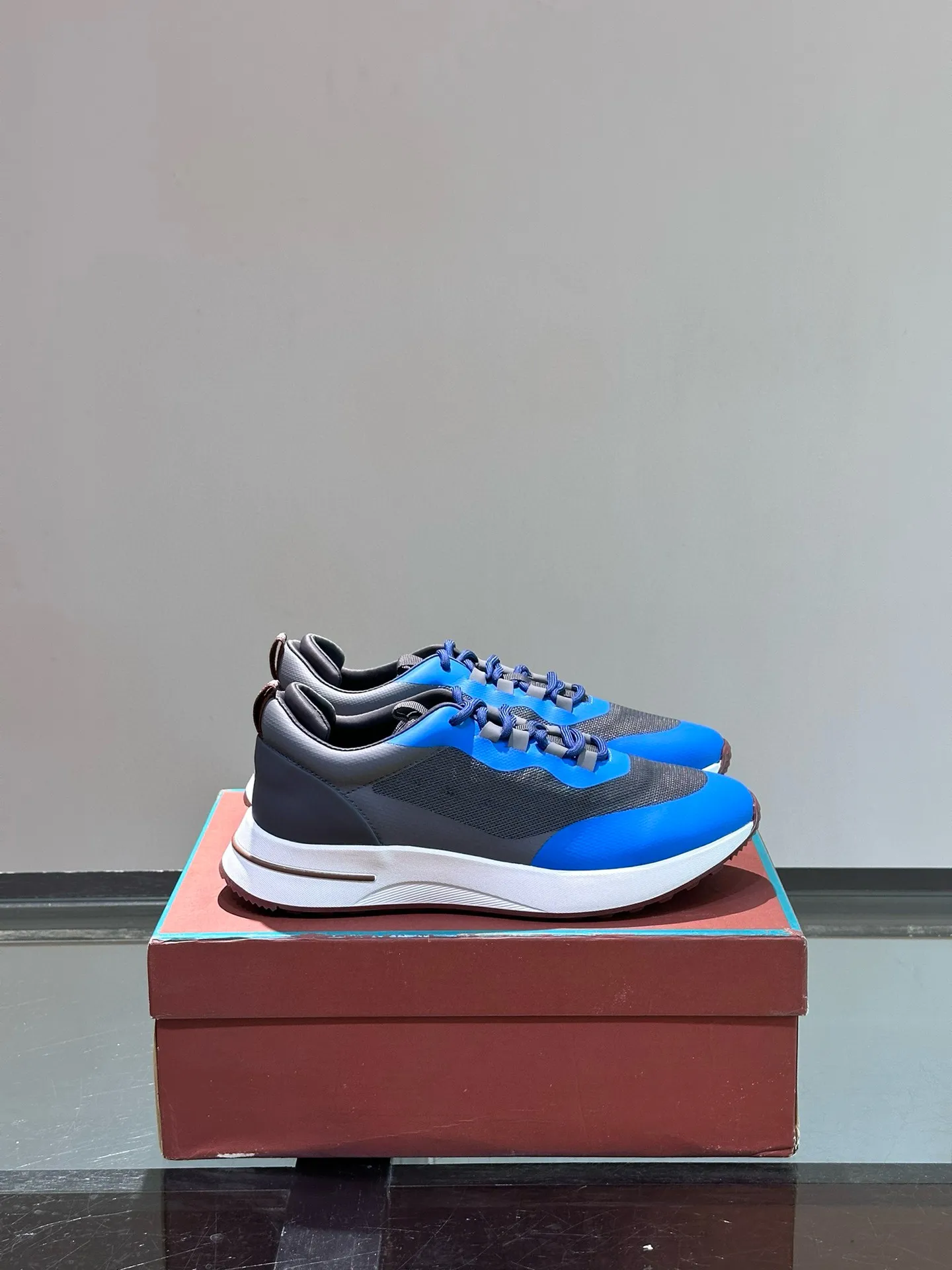 Factory price: 540💰Loro men's shoes💰iana niche Loro classic jogging shoes, men's lace-up casual shoes and sneakers, high-quality lightweight and comfortable fabrics, suitable for outdoor leisure, the color scheme is young and energetic, and it looks great with sportswear or casual suits! Size: 39-45 (38, 46 customized)